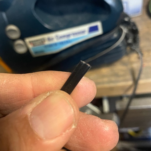 Car Air Compressor 12 Volt With Light - Picture 4 of 7